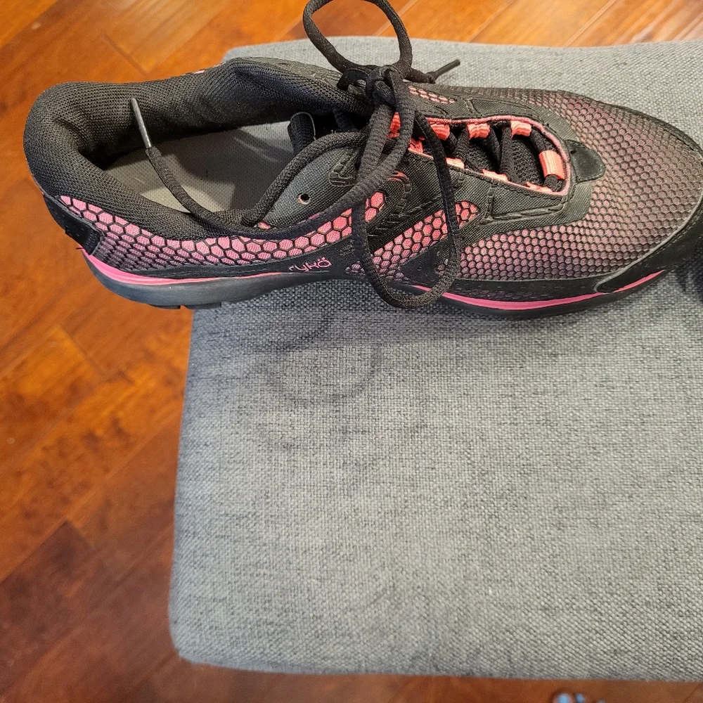 Ryka athletic shoe. Black & pink. Great tread